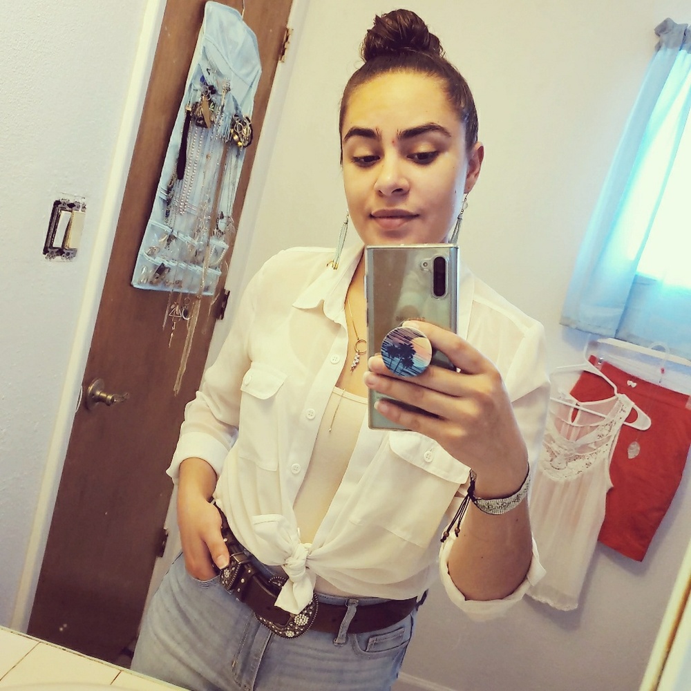 Meet your Posher, Larissa